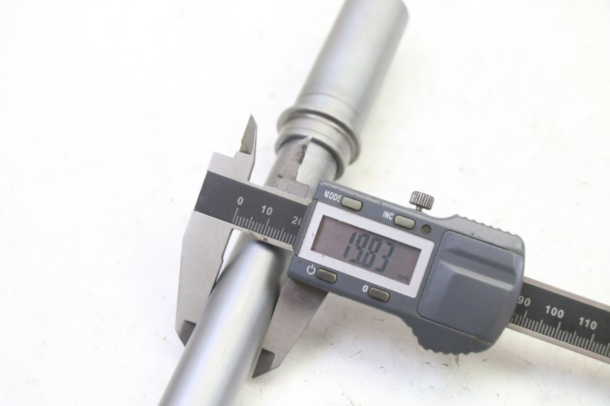 photo de EJE RUEDA DELANTERO BMW G310 R 310 (2016 - 2020) - Vista general del producto