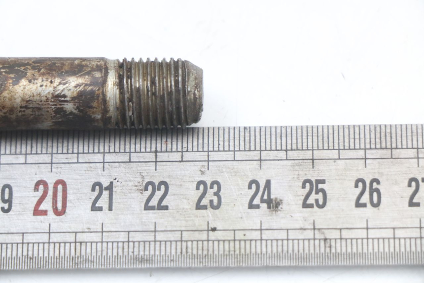 photo de EJE RUEDA DELANTERO SUZUKI GN 125 (1997 - 2000) - Zoom estado de uso