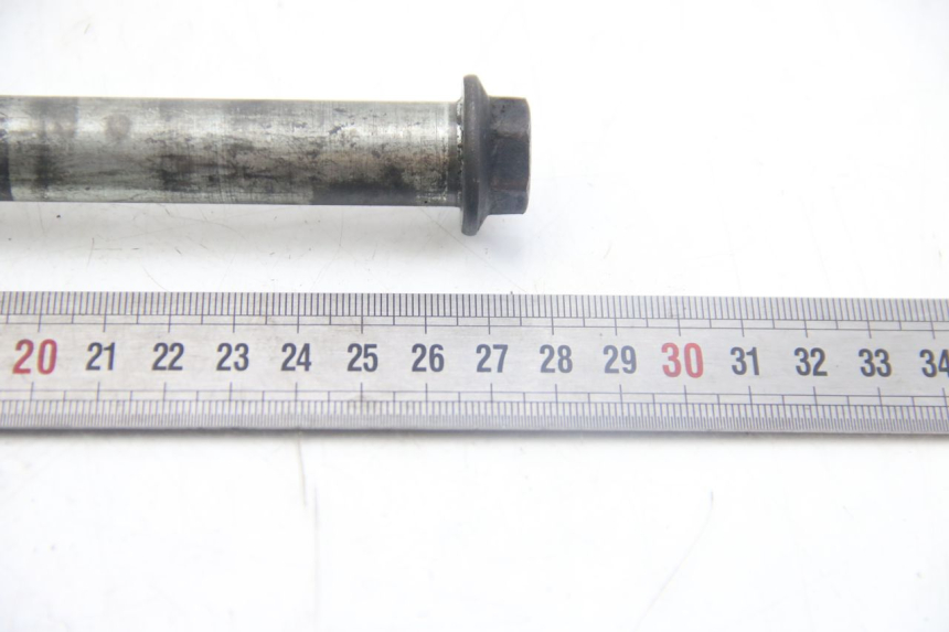 photo de EJE DE LA RUEDA DELANTERA SUZUKI GSX-F GSX  F 1100 (1988 - 1994) - Primer plano técnico