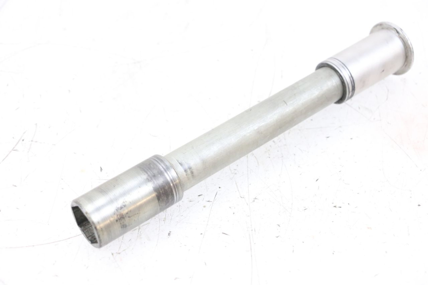 photo de EJE RUEDA DELANTERO SUZUKI GSXR GSX-R 1000 (2003 - 2004) - Primer plano técnico