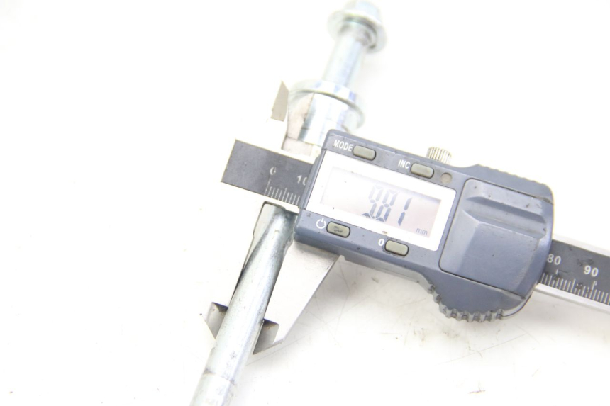 photo de EJE DE LA RUEDA DELANTERA JM MOTORS GT LINE 4T 50 (2021 - 2023) - Detalle de la pieza