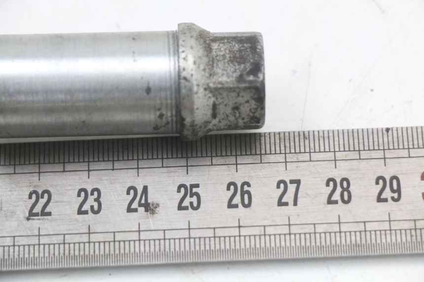 photo de EJE RUEDA DELANTERO HYOSUNG GTR 125 (2006 - 2008) - Zoom estado de uso