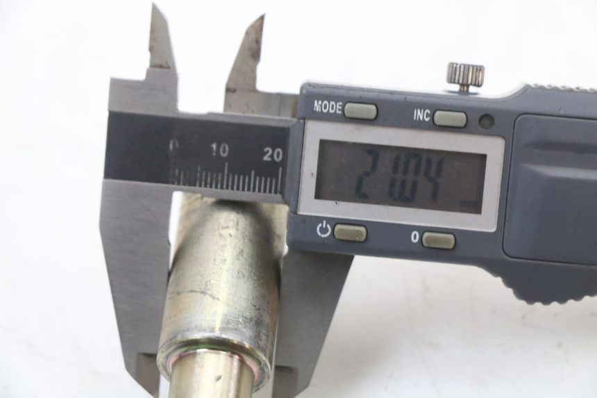 photo de EJE RUEDA DELANTERO HYOSUNG GTR 125 (2006 - 2008) - Otra perspectiva