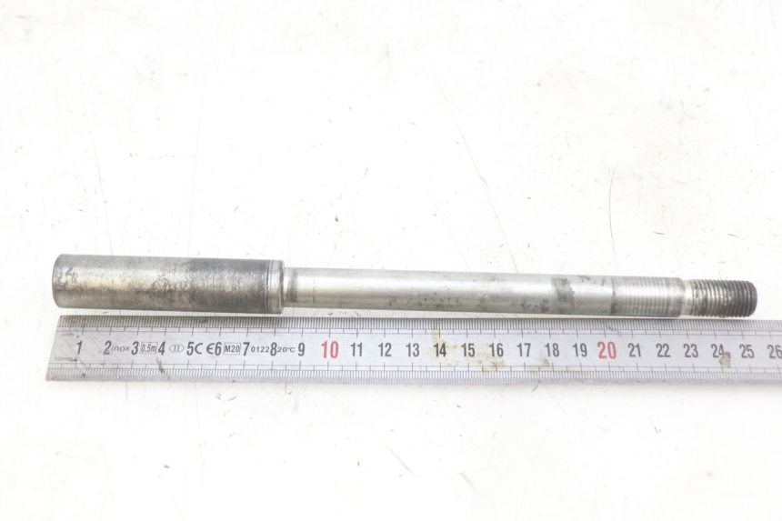 photo de EJE DE LA RUEDA DELANTERA SYM GTS EFI 125 (2012 - 2016) - Zoom estado de uso