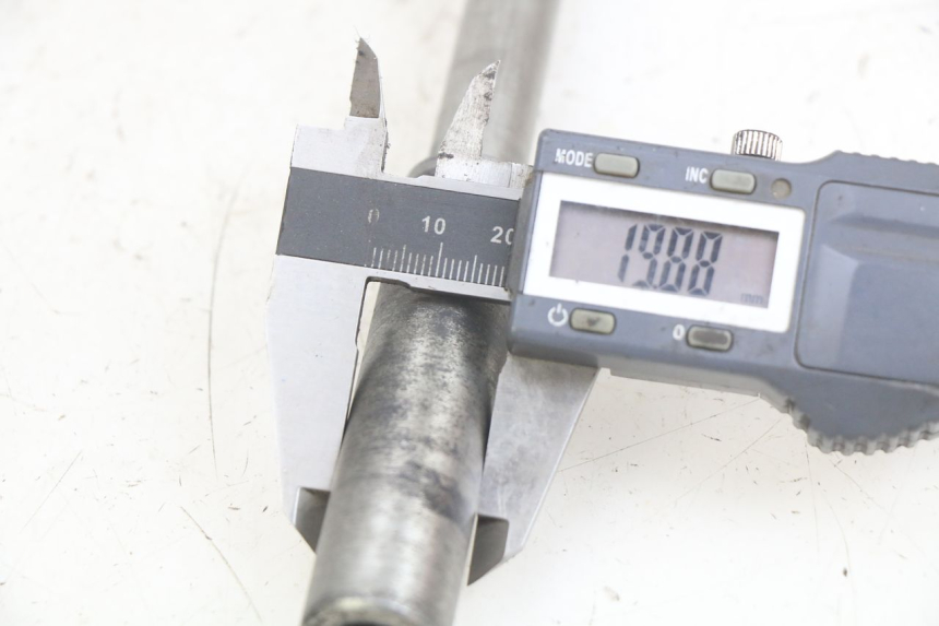 photo de EJE DE LA RUEDA DELANTERA SYM GTS EFI 125 (2012 - 2016) - Otra perspectiva