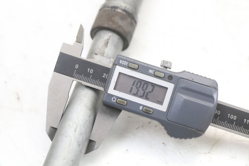 photo de EJE RUEDA DELANTERO HONDA CBR F 1000 (1993 - 1996) - Vista general del producto