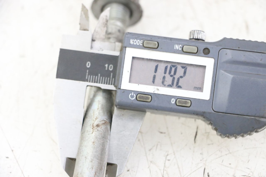 photo de EJE RUEDA DELANTERO HONDA FORZA 125 (2021 - 2025) - Otra perspectiva