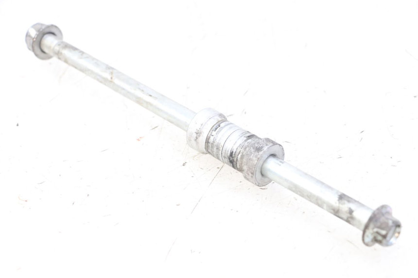 photo de EJE RUEDA DELANTERO HONDA FORZA 125 (2021 - 2025) - Primer plano técnico