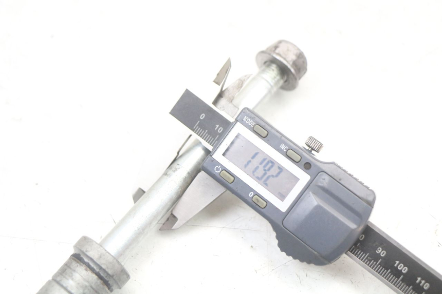 photo de EJE RUEDA DELANTERO HONDA PCX (JF28) 125 (2009 - 2011) - Primer plano técnico