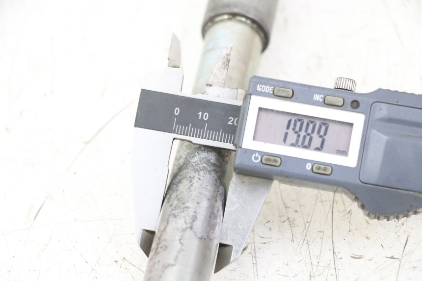 photo de EJE RUEDA DELANTERO HONDA VT C2 SHADOW 750 (1997 - 2001) - Detalle de la pieza