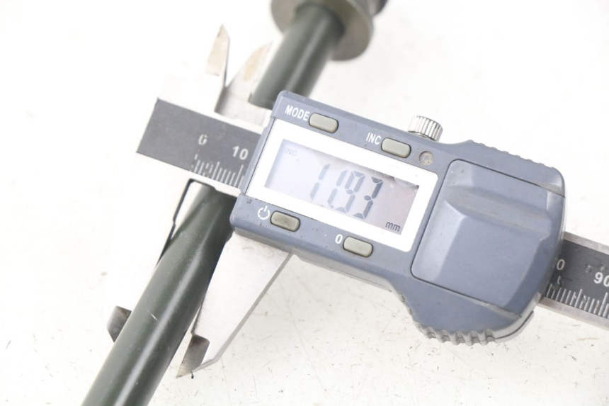 photo de EJE DE LA RUEDA DELANTERA SYM JET 4 4T 50 (2018 - 2021) - Otra perspectiva