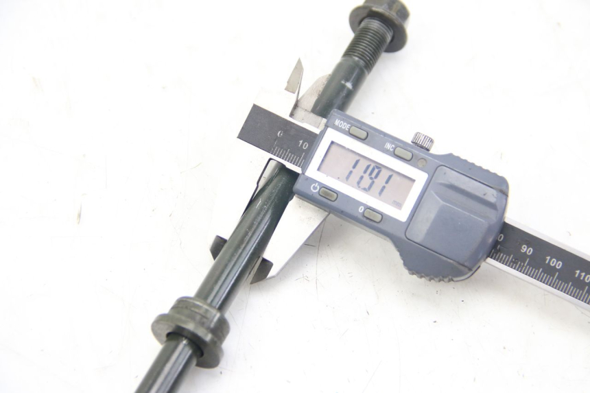 photo de EJE DE LA RUEDA DELANTERA SYM JET 4 4T 50 (2018 - 2021) - Zoom estado de uso