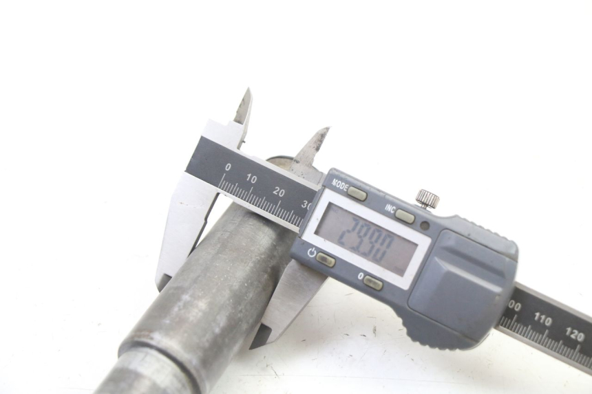 photo de EJE RUEDA DELANTERO BMW K 75 RT 750 (1989 - 1997) - Primer plano técnico