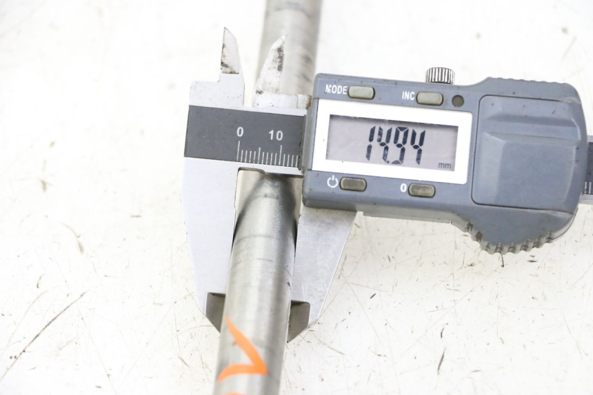 photo de EJE RUEDA DELANTERO KEEWAY K-LIGHT KLIGHT 125 (2018 - 2025) - Otra perspectiva