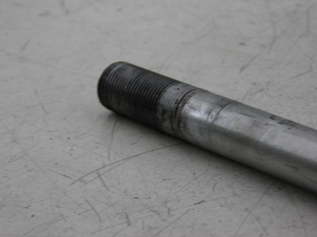 photo de EJE RUEDA DELANTERO KAWASAKI ER-6 ER6 N 650 (2005 - 2009) - Zoom estado de uso