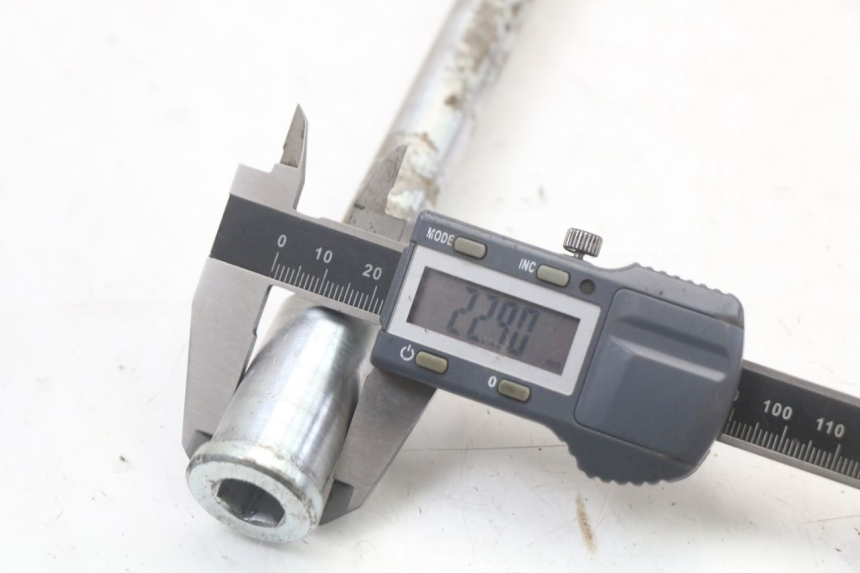 photo de EJE RUEDA DELANTERO KAWASAKI GTR 1000 (1994 - 2004) - Otra perspectiva