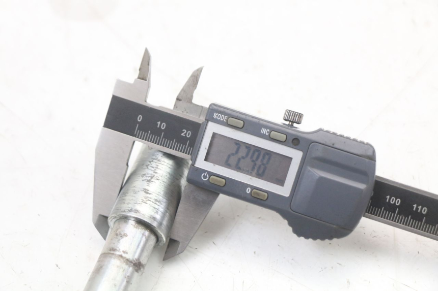 photo de EJE RUEDA DELANTERO KAWASAKI GTR 1000 (1994 - 2004) - Vista general del producto