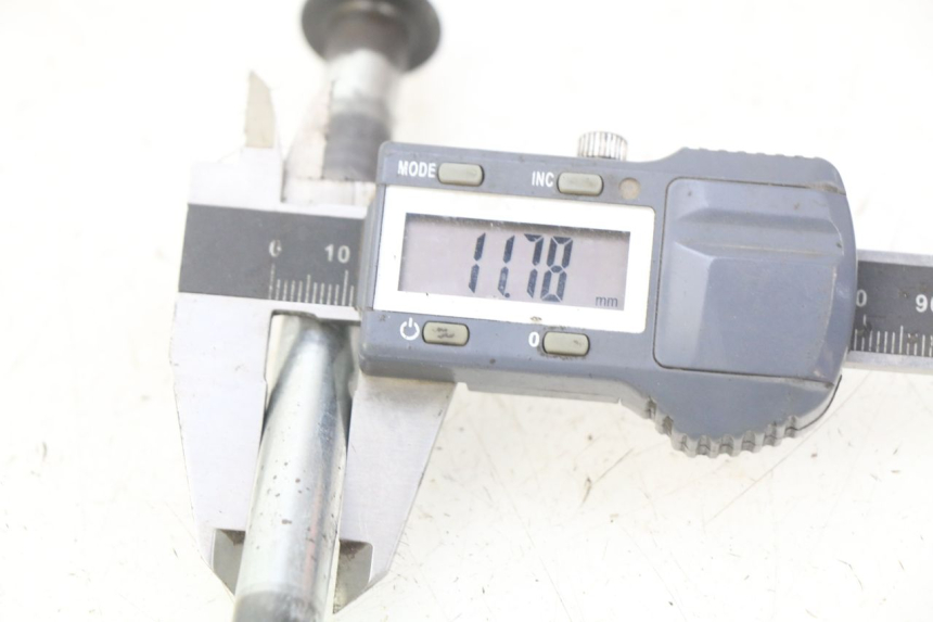 photo de EJE DE LA RUEDA DELANTERA ORCAL KITE 4T 50 (2019 - 2023) - Detalle de la pieza