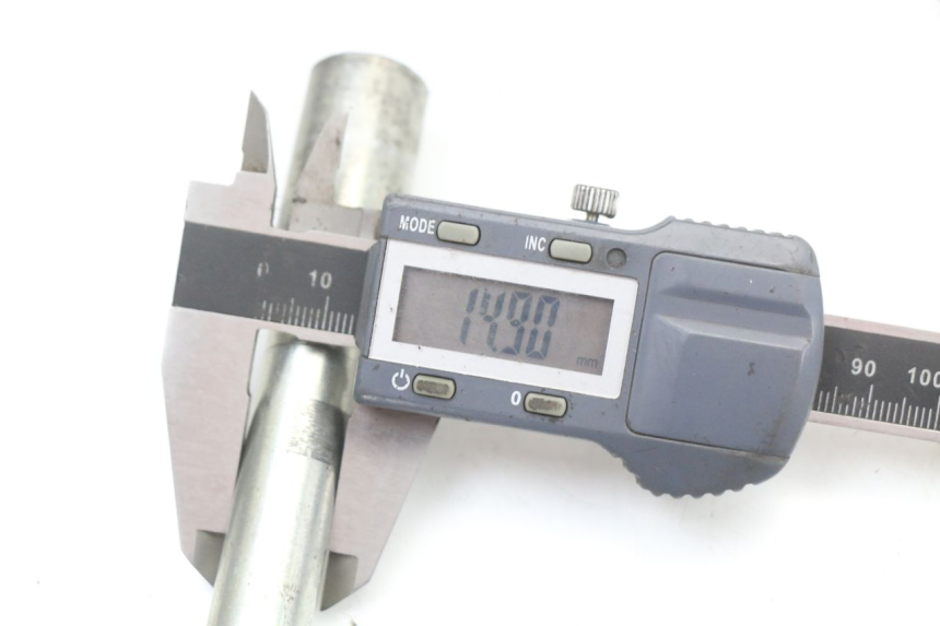 photo de EJE RUEDA DELANTERO RENAULT KOURANOS 125 (2001 - 2004) - Vista general del producto