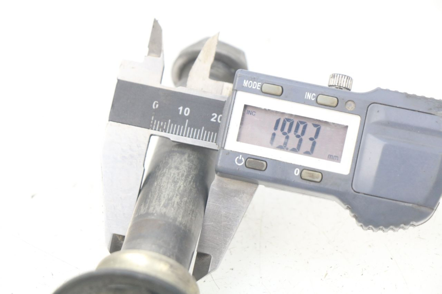 photo de EJE DE LA RUEDA DELANTERA KAWASAKI KX F KXF 450 (2012 - 2015) - Otra perspectiva