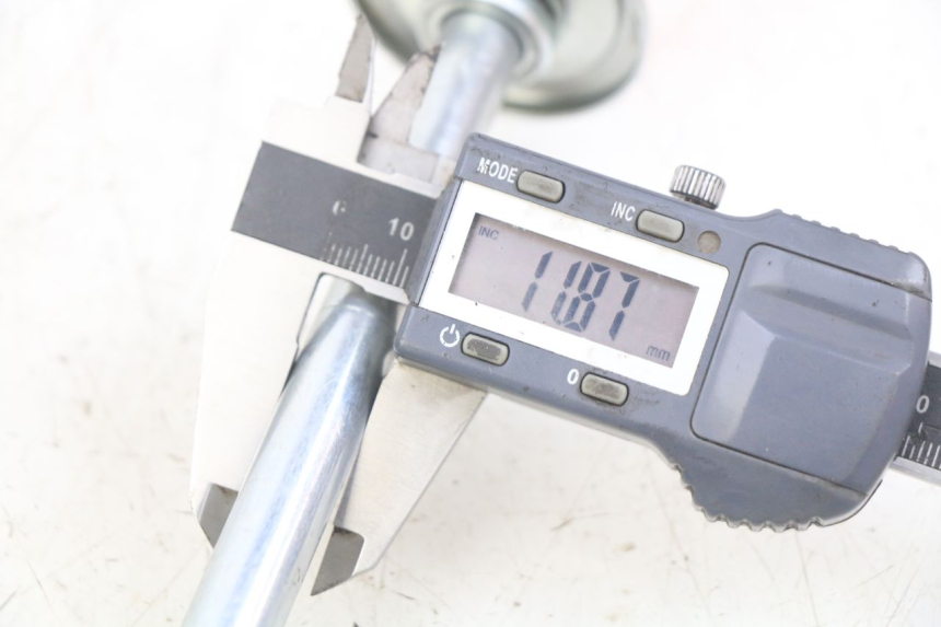 photo de EJE DE LA RUEDA DELANTERA KAWASAKI KX L 85 (2022 - 2024) - Otra perspectiva