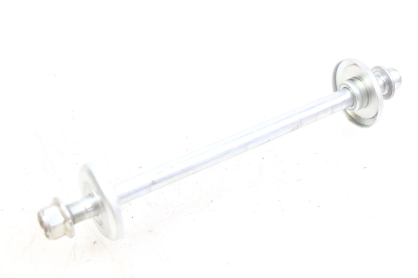 photo de EJE DE LA RUEDA DELANTERA KAWASAKI KX L 85 (2022 - 2024) - Primer plano técnico