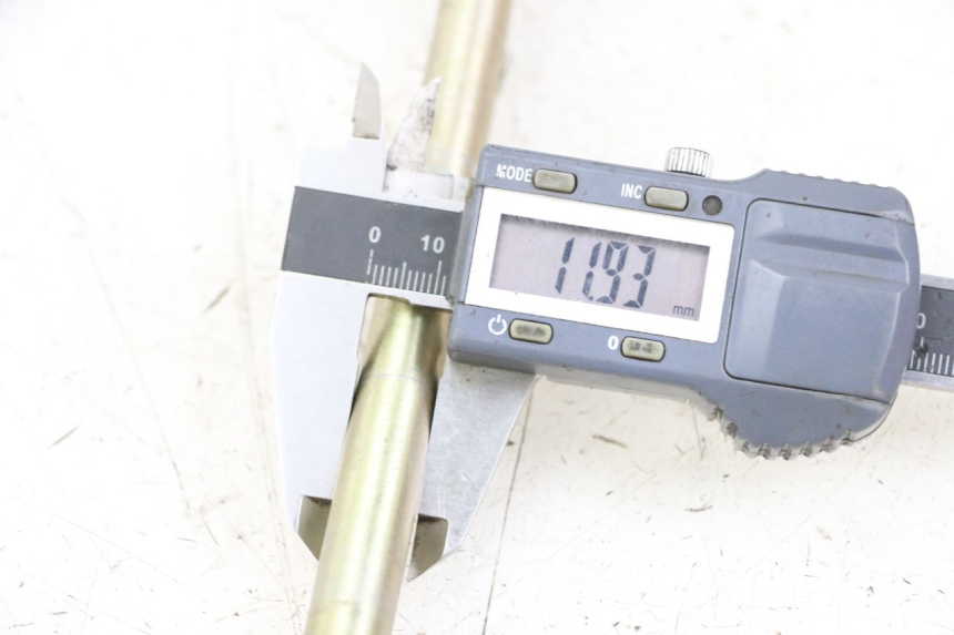 photo de EJE RUEDA DELANTERO KYMCO STRYKER OFF ROAD 125 (1999 - 2005) - Detalle de la pieza