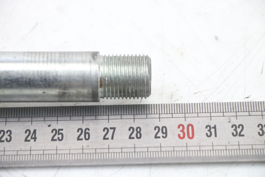 photo de EJE RUEDA DELANTERO KYMCO XCITING 500 (2007 - 2010) - Otra perspectiva