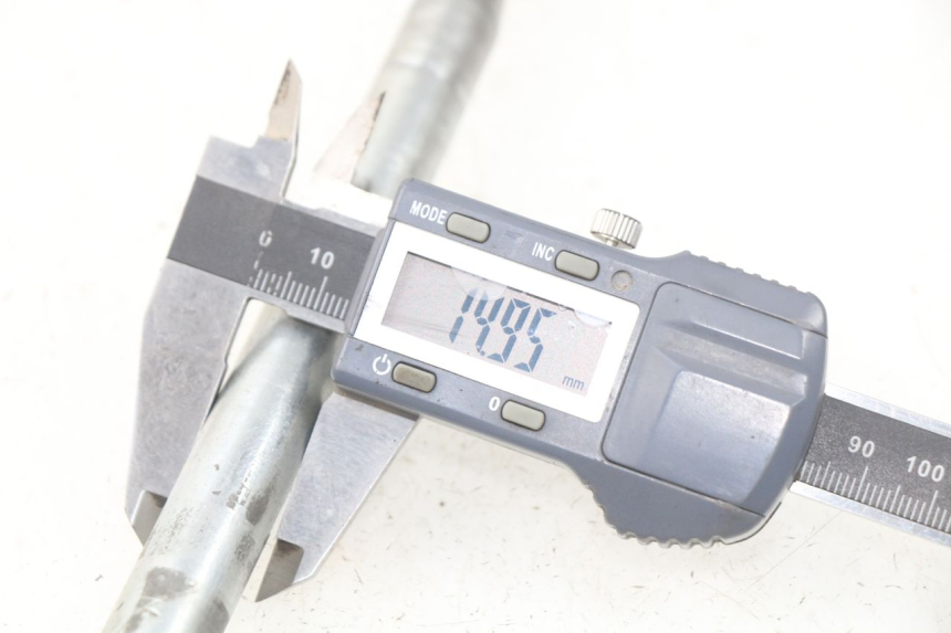 photo de EJE RUEDA DELANTERO PIAGGIO LIBERTY 4T 50 (2009 - 2015) - Otra perspectiva