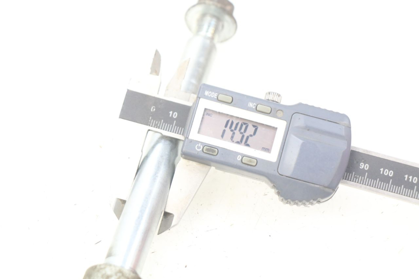 photo de EJE DE LA RUEDA DELANTERA PIAGGIO LIBERTY 4T 50 (2004 - 2008) - Otra perspectiva