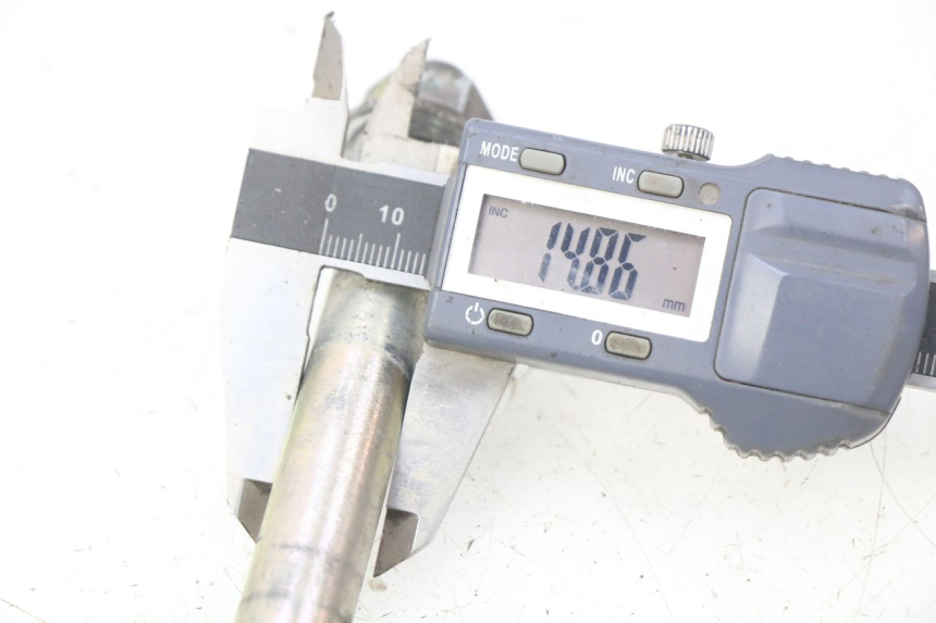 photo de EJE DE LA RUEDA DELANTERA PIAGGIO LIBERTY IGET 4T 50 (2015 - 2020) - Otra perspectiva