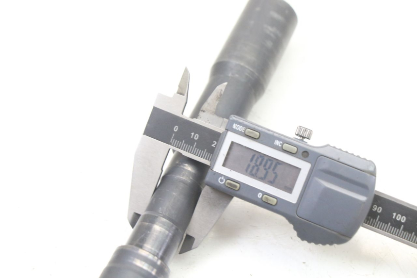 photo de EJE RUEDA DELANTERO LIGIER PULSE 3 1 (2014 - 2020) - Detalles de los puntos de fijación