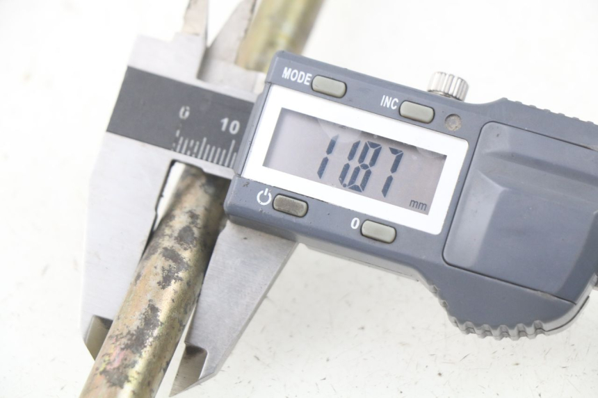 photo de EJE RUEDA DELANTERO KYMCO LIKE 2T 50 (2009 - 2018) - Otra perspectiva