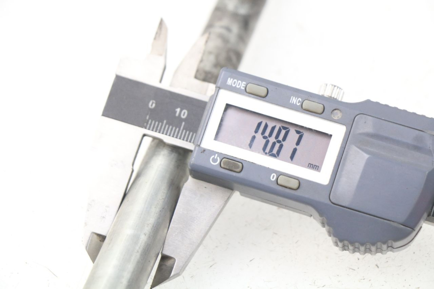 photo de EJE DE LA RUEDA DELANTERA PEUGEOT LUDIX 50 (2005 - 2007) - Detalle de la pieza