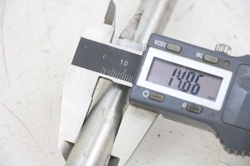 photo de EJE DE LA RUEDA DELANTERA PIAGGIO MEDLEY 125 (2016 - 2023) - Detalle de la pieza