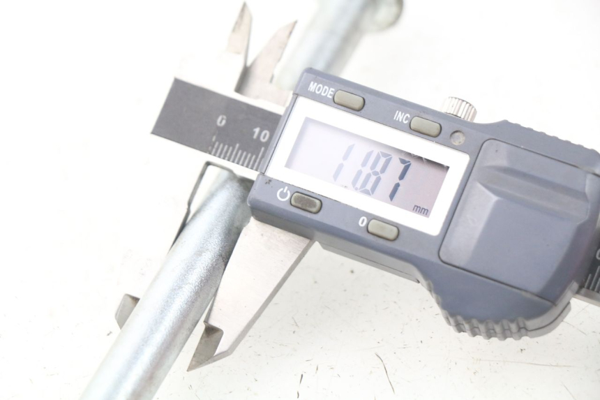 photo de EJE RUEDA DELANTERO YAMASAKI MSX 50 (2013 - 2022) - Detalle de la pieza