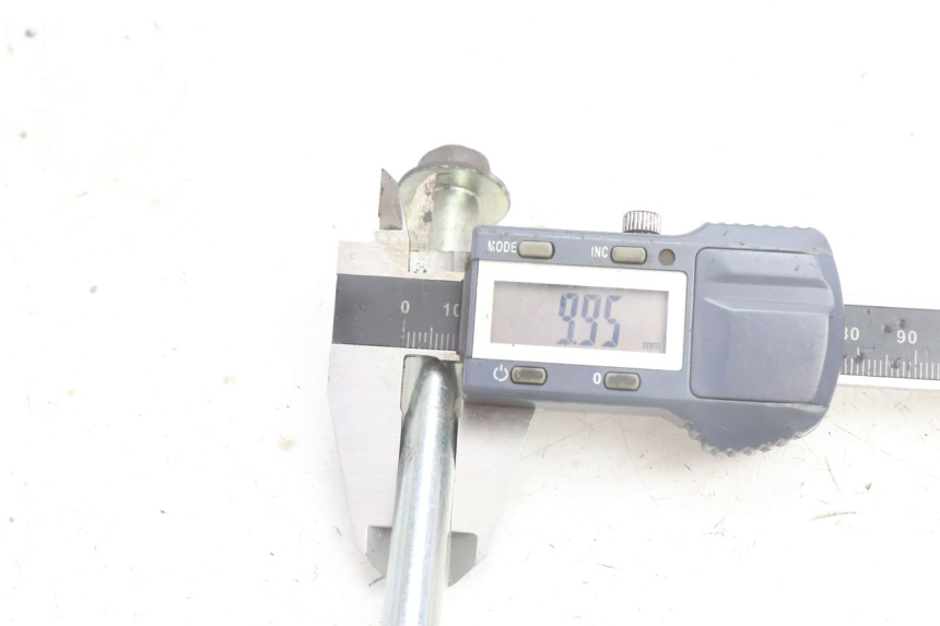 photo de EJE RUEDA DELANTERO YAMAHA N-MAX NMAX 125 (2021 - 2024) - Primer plano técnico