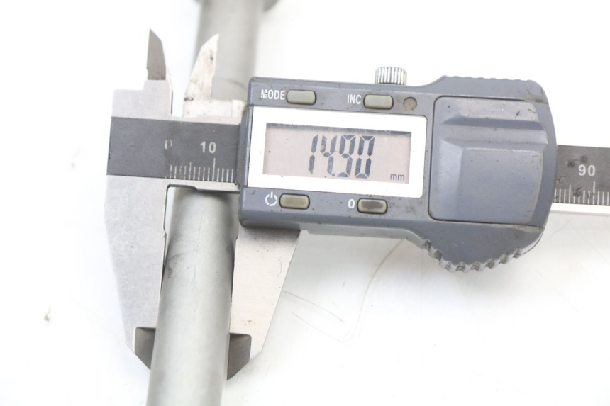 photo de EJE DE LA RUEDA DELANTERA PIAGGIO NEW TYPHOON 50 (2018 - 2021) - Primer plano técnico