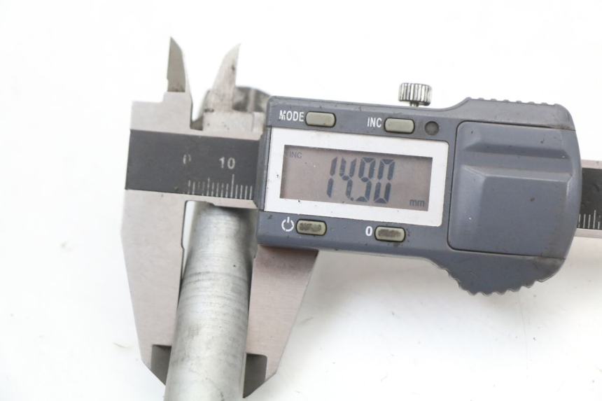 photo de EJE DE LA RUEDA DELANTERA PIAGGIO NEW TYPHOON 50 (2018 - 2021) - Otra perspectiva