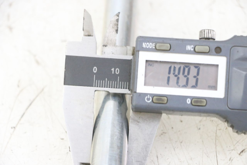 photo de EJE DE LA RUEDA DELANTERA GILERA NEXUS 125 (2009 - 2013) - Vista general del producto