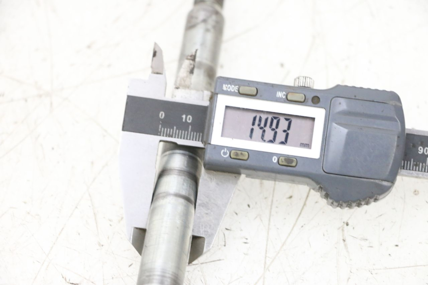 photo de EJE RUEDA DELANTERO HONDA NSR R 125 (1994 - 2003) - Detalles de los puntos de fijación