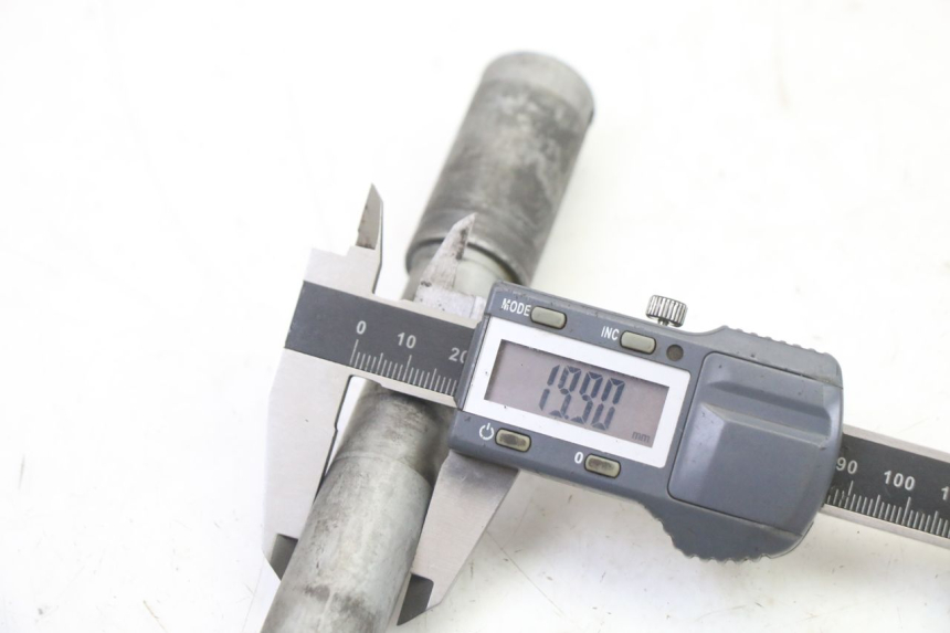 photo de EJE RUEDA DELANTERO HONDA NTV DEAUVILLE ABS 700 (2007 - 2016) - Vista general del producto