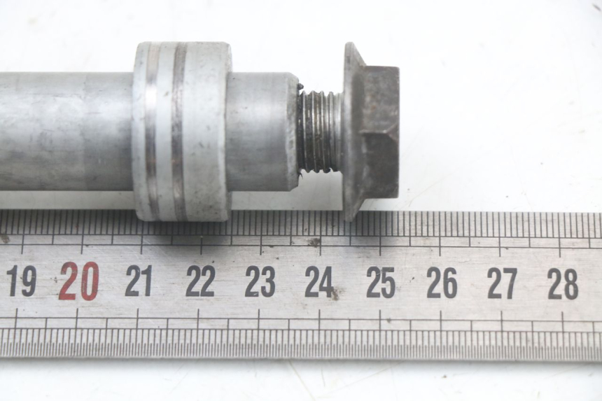 photo de EJE DE LA RUEDA DELANTERA HONDA NTV DEAUVILLE 650 (1998 - 2001) - Zoom estado de uso