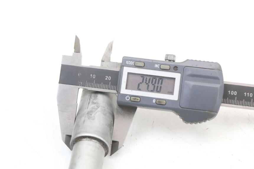 photo de EJE DE LA RUEDA DELANTERA HONDA NTV DEAUVILLE 650 (1998 - 2001) - Otra perspectiva