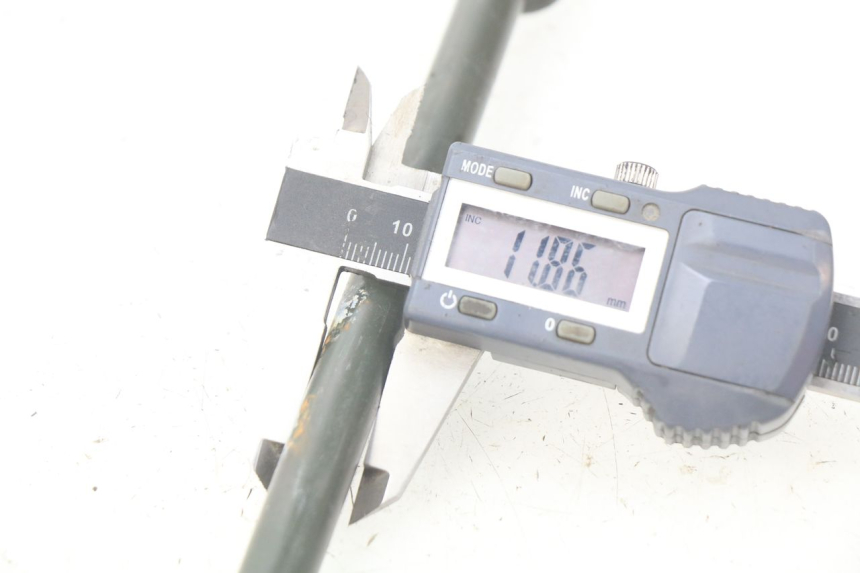 photo de EJE DE LA RUEDA DELANTERA SYM ORBIT III 3 4T 50 (2018 - 2021) - Otra perspectiva