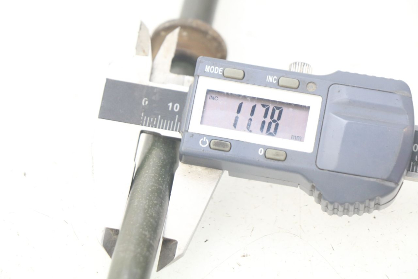 photo de EJE DE LA RUEDA DELANTERA SYM ORBIT III 3 4T 50 (2018 - 2021) - Otra perspectiva