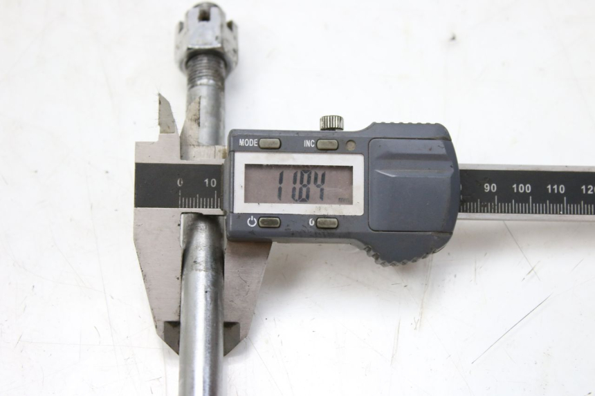 photo de EJE DE LA RUEDA DELANTERA KEEWAY OUTLOOK 125 (2007 - 2013) - Zoom estado de uso