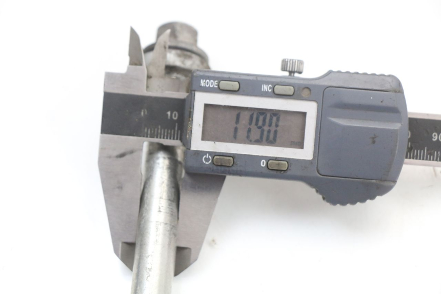 photo de EJE RUEDA DELANTERO HONDA PCX (JF47) 125 (2012 - 2013) - Zoom estado de uso