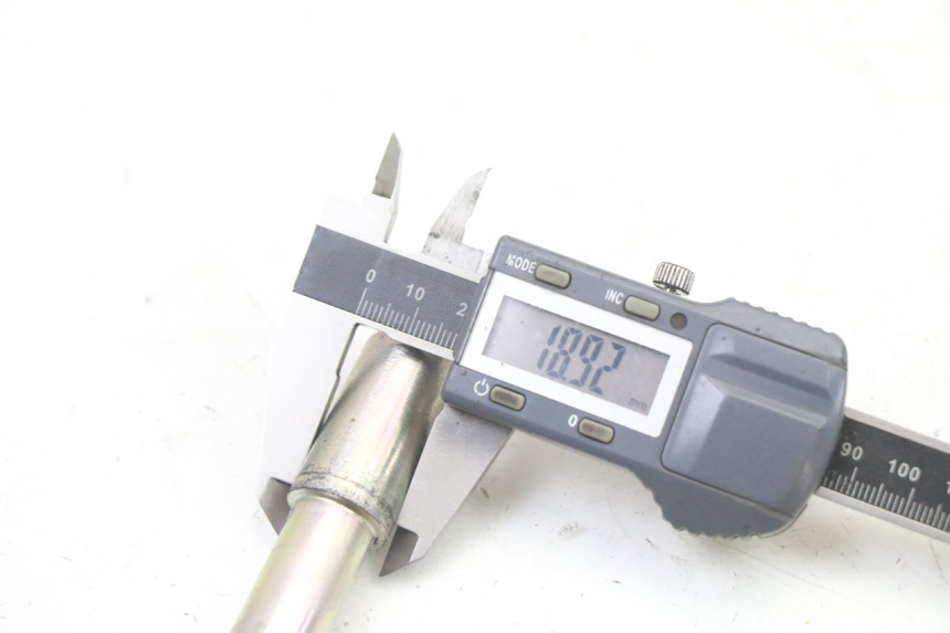 photo de EJE DE LA RUEDA DELANTERA PEUGEOT CITYSTAR 2T 50 (2018 - 2021) - Primer plano técnico