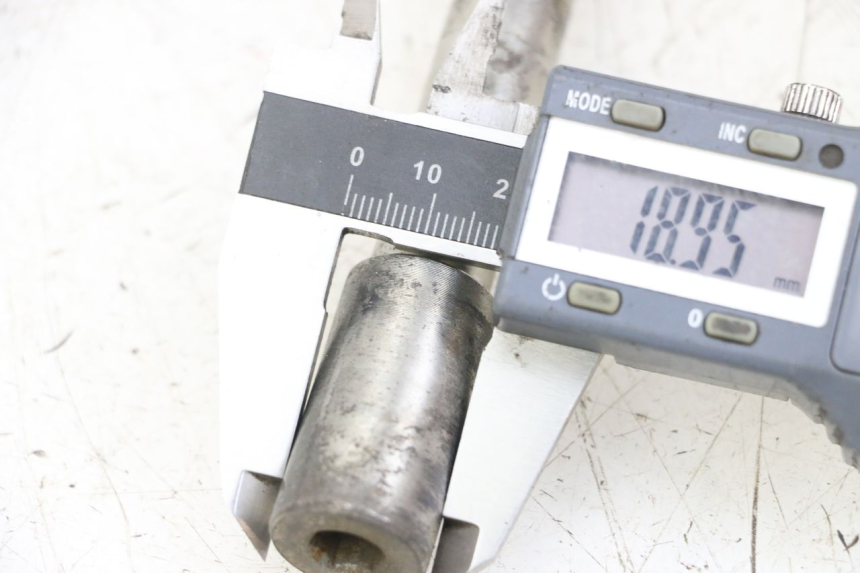 photo de EJE RUEDA DELANTERO PEUGEOT ELYSTAR 125 (2002 - 2007) - Detalle de la pieza